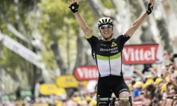 Le Norvégien Edvald Boasson Hagen (Dimension Data), vainqueur de la 19e étape du Tour de France, le 21 juillet 2017 à Salon-de-Provence