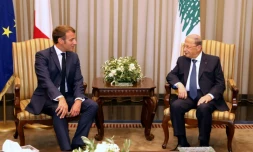 Le président français Emmanuel Macron et son homologue libanais Michel Aoun, le 31 août 2020 à l'aéroport de Beyrouth