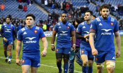Les joueurs du XV de France quittent Murrayfield aprÚs leur défaite face aux Ecossais, lors du Tournoi des six Nations, le 11 février 2018