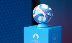 Le ballon officiel du tournoi de foot des JO, au Parc des Princes, l'un des deux stades des deux premiers événements sportifs des Jeux, deux matxches de foot, le 24 juillet 2024 à Paris