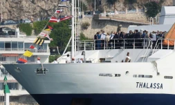 Le président Emmanuel Macron et son épouse Brigitte arrivent le 8 juin 2025 au port de Nice, à la veille d'une conférence de l'Onu sur les océans qui doit s'y tenir
