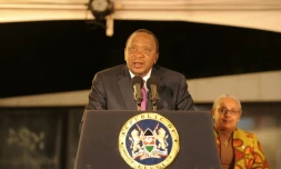 Le président kényan Uhuru Kenyatta avec sa femme Margaret Gakuo Kenyatta, le 11 août 2017 à Nairobi après l'annonce des résultats de l'élection présidentielle