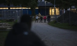 Des enfants dans le quartier de Baronbackarna à Örebro, le 23 septembre 2024 en Suède