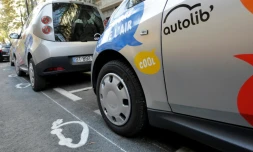 Une station de voitures électriques en libre service Autolib', gérées par le groupe Bolloré, le 2 octobre 2011 à Paris