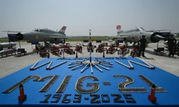 Des avions de chasse MiG-21 de l'armée de l'air indienne sur le tarmac de la base aérienne de Chandigarh, avant leur départ définitif, le 24 septembre 2025