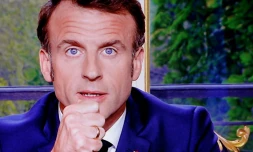 Le président Emmanuel Macron lors d'une allocution télévisée depuis l'Elysée, le 17 avril 2023 à Paris