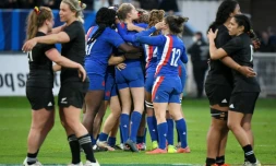 La joie des Françaises après avoir battu les Néo-Zélandaises (29-7), lors de leur dernier test-match de la tournée d'automne, le 20 novembre 2021 au Stade Pierre-Fabre à Castres