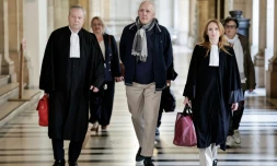 Dany Leprince (c), accompagné de ses avocats Olivier Morice (g) et Missiva Chermak Felonneau, arrive au Palais de Justice de Paris, le 7 mai 2026