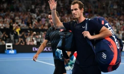 Andy Murray quitte le court de Melbourne après sa défaite devant Roberto Bautista-Agut à l'Open d'Australie, le 14 janvier 2019