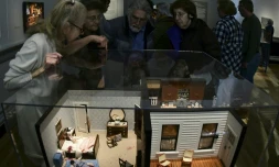 Une maison de poupées créée par Frances Glessner Lee exposée à la Renwick Gallery de Washington le 18 janvier 2018   

