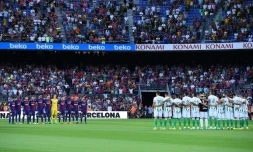 Hommage aux victimes des attentats en Catalogne, avant le match entre le FC Barcelone et le Betis, le 20 août 2017 au Camp Nou