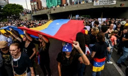 Des Vénézuelien rassemblés le 11 mai 2017 à Caracas après la mort de Miguel Castillo, 38e victime des manifestations