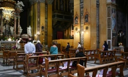 A Rome, les fidèles à la messe après deux mois de culte virtuel