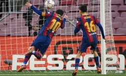 La star argentine Lionel Messi marque de la tĂȘte son 643e pour le Barça, contre Valence, le 19 dĂ©cembre 2020 au Camp Nou de Barcelone