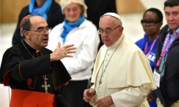 Le cardinal Philippe Barbarin avec le pape François au Vatican le 11 novembre 2016
