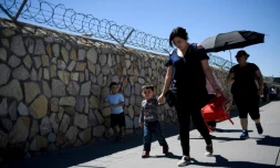 Des personnes traversent la frontière entre le Mexique et les Etats-Unis, le 20 juin 2018 à El Paso (Texas)