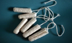 Malgré les recommandations officielles, des résidus de substances chimiques indésirables sont toujours présents dans les protections intimes féminines (tampons et serviettes périodiques), déplore jeudi le magazine 60 millions de consommateurs