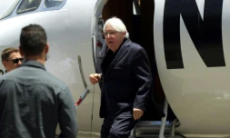 Photo de l'envoyé spécial de l'ONU pour le Yémen, Martin Griffiths, à son arrivée à l'aéroport de Sanaa le 2 juin 2018