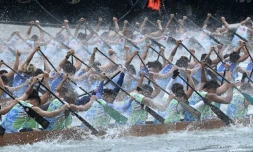 Des participants Ă la fĂȘte des bĂąteaux-dragons Ă Hong Kong, le 22 juin 2023