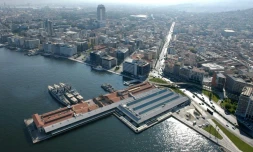 Vue aérienne de la ville d'Izmir le 11 août 2004 