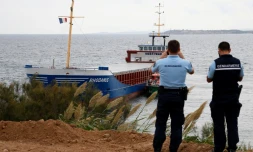 Le cargo de 90 m "Rhodanus" sous pavillon Antigue-et-Barbude échoué sur des rochers dans la réserve naturelle de Bonifacio, le 13 octobre 2019