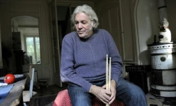 L'auteur-compositeur Pierre Barouh, le 14 octobre 2008 à Paris chez lui