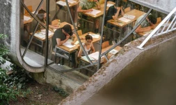 Des lycéens passent l'épreuve de philosophie du bac le 15 juin 2022 au lycée Sainte-Marie Les Maristes à Lyon