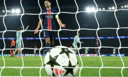 Le capitaine brésilien du Paris SG Marquinhos désespéré après le but encaissé dans le temps additionnel contre l'Atlético Madrid mercredi en Ligue des champion au Parc des Princes. 