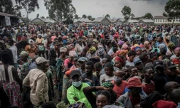 Des habitants de Goma s'enregistrent le 26 mai 2021 pour recevoir une aide alimentaire