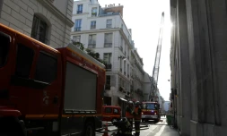 Des pompiers de Paris au travail dans le centre de Paris le 25 juillet 2017