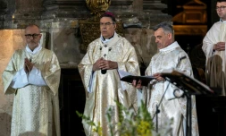 Mgr Michel Aupetit, l'archevĂȘque de Paris lors de la messe pascale Ă l'Ă©glise Saint Eustache, le 21 avril 2019