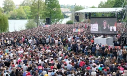 Jean-Luc Mélenchon, candidat de "la France insoumise" à la présidentielle, s'adresse à ses partisans, le 16 avril 2017 à Toulouse