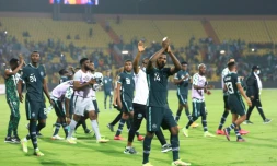 Les Nigerians en communion avec leurs fans à l'issue de leur victoire sur l'Egypte dans le groupe D de la CAN à Garoua, le 11 janvier 2022