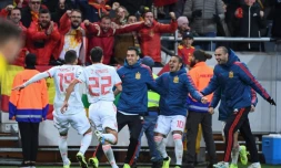 Les Espagnols exultent après le but de Rodrigo qui envoie la Roja à l'Euro-2020, à la fin du match contre la Suède, le 15 octobre 2019 à Solna