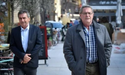 Bruno Odos (G) et Jean Fauret, co-pilote et pilote du Falcon 50, arrivent le 19 mars 2019 à la cour d'assises d'Aix-en-Provence pour la suite du procès "Air Cocaïne"