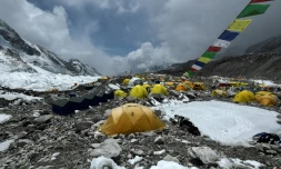 Des tentes d'expédition au camp de base de l'Everest, dans le district de Solukhumbu, à quelque 140 km au nord-est de Katmandou, la capitale du Népal photographiées le 1er mai 2021