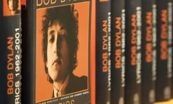 Des livres du prix Nobel de la paix Bob Dylan lors de la foire du livre de Francfort, en Allemagne, le 19 octobre 2016