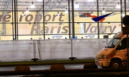Les vitres bâchées de l'aéroport de Vatry, dans la Marne, le 22 décembre 2023