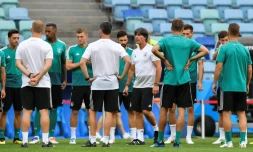 L'entraîneur de l'équipe d'Allemagne Joachim Löw (c) dirige une séance d'entraînement, le 22 juin 2018 à Sotchi 