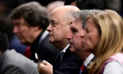 Bernard Giudicelli (c), alors secrétaire général de la FFT, suit la finale du tournoi de Paris, le 6 novembre 2016