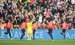 Les joueurs du Stade rennais communient avec leur supporters après le but de Damien da Silva en déplacement contre Nantes à La Beaujoire, le 13 janvier 2019