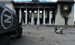 Distribution d'aide humanitaire à Lyssytchansk, ville occupée par l'armée russe, le 12 juillet 2022 dans l'est de l'Ukraine 