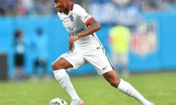 Le jeune milieu de terrain du PSG Christopher Nkunku contre Chelsea lors d'un tournoi amical, le 25 juillet 2015 Ă Charlotte