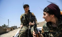 Des combattantes yazidies sur le front oriental de Raqa, le 18 juillet 2017