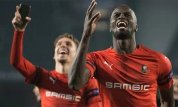L'attaquant sénégalais de Rennes Mbaye Niang, buteur sur le terrain du Betis en 16es de finale retour de la Ligue Europa, le 21 juillet 2019 à Séville