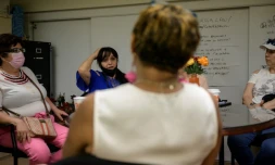 Lucelly Gil (c, de face) participe à un groupe de soutien aux "nettoyeurs" immigrés du 11 septembre 2001, organisé le 10 juin 2021 à New York 