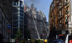 Une centaine de pompiers étaient mobilisés le 6 juin 2018 à Londres pour combattre un incendie qui s'est déclenché au Mandarin Oriental Hotel