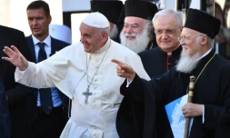 Le pape François avec des patriarches des Eglises chrétiens d'Orient, à Bari le 7 juillet 2018