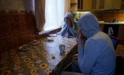 Des homosexuels tchétchènes qui ont fui la persécution se cachent à Moscou, le 17 avril 2017