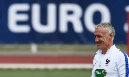 Le sélectionneur de l'équipe de France Didier Deschamps dirige une séance d'entraînement avec les Bleus à Clairefontaine, le 6 juin 2016